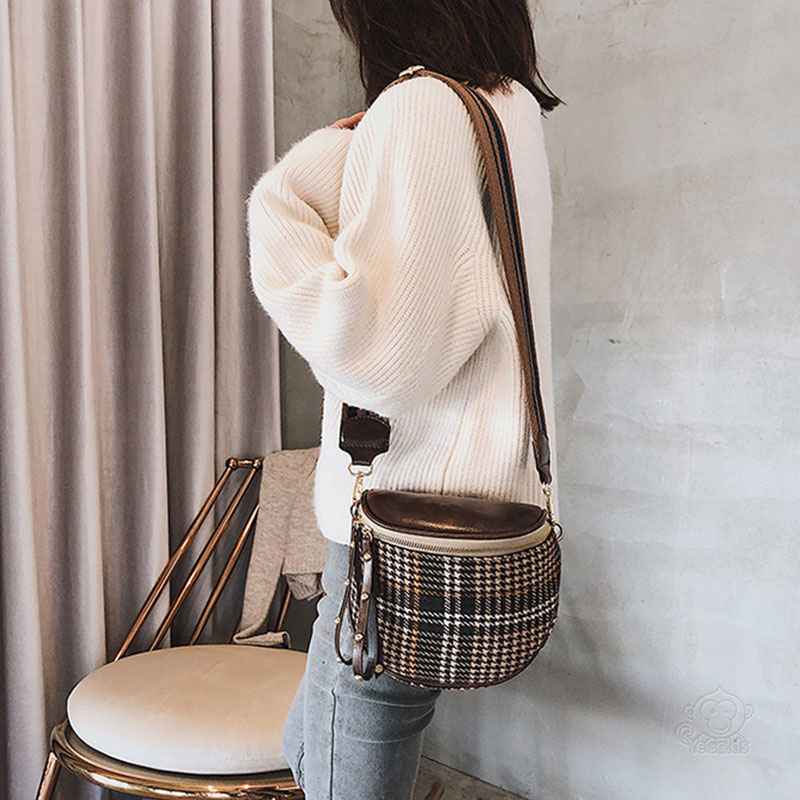 アンティーク風ショルダバッグ