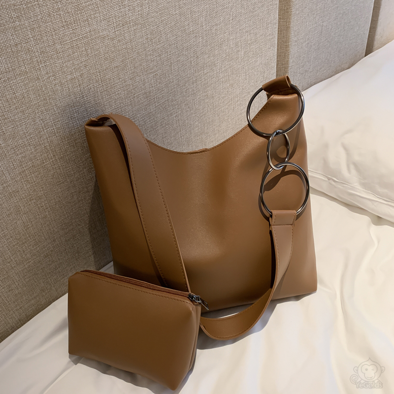 シンプルショルダーバッグ