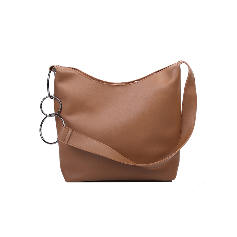 シンプルショルダーバッグ