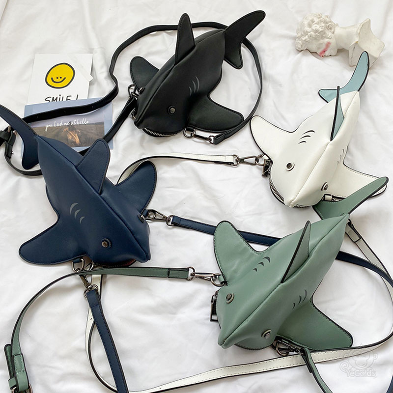 可愛いサメショルダーバッグ