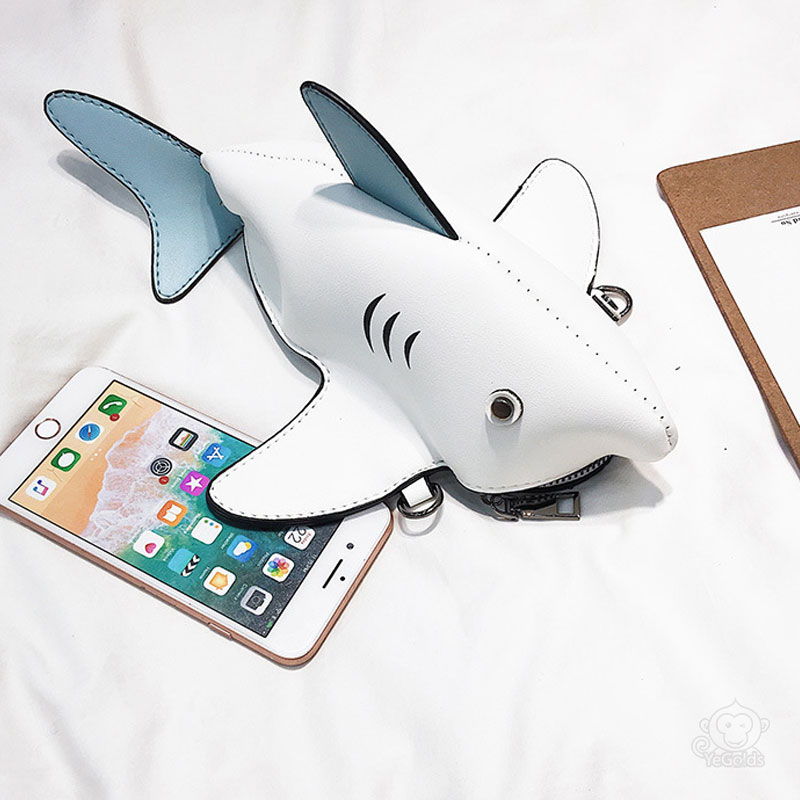 可愛いサメショルダーバッグ