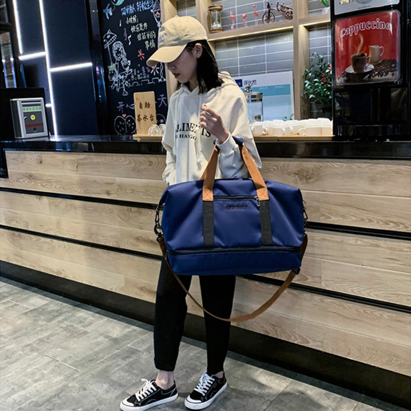 トラベルバッグ