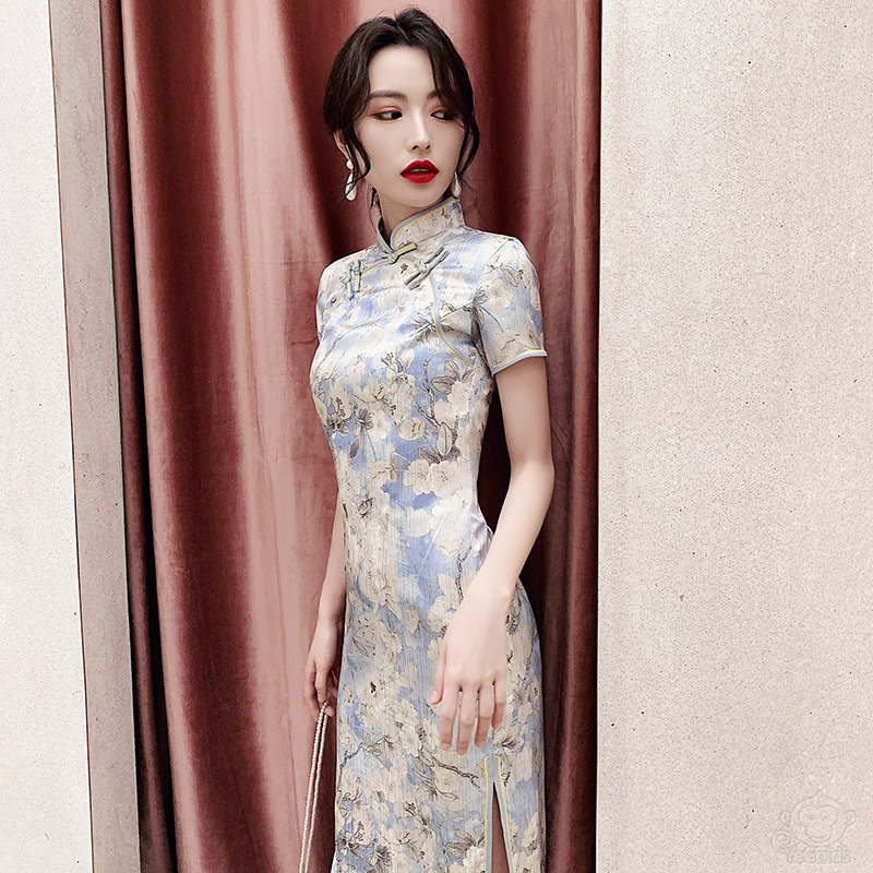 レトロな花柄チャイナドレス