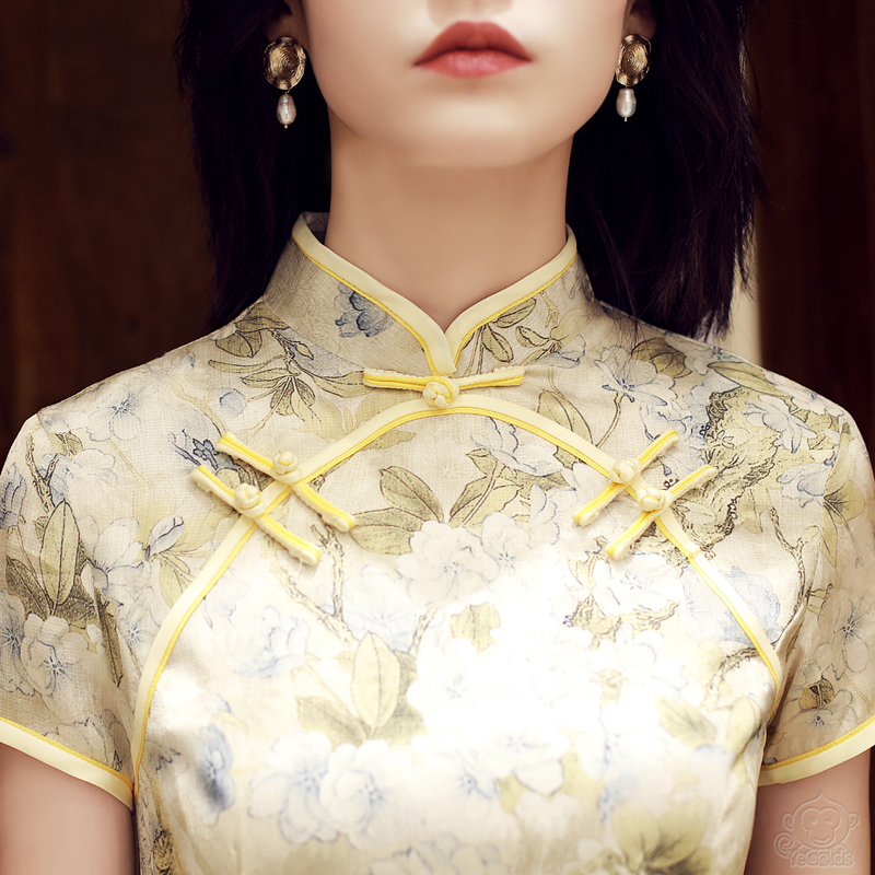 レトロな花柄チャイナドレス