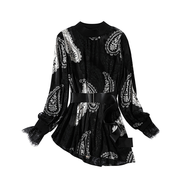 レースブラウス