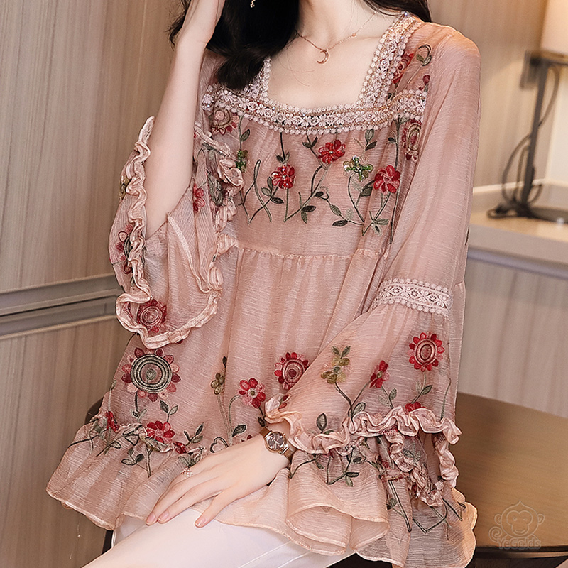 スクエアカラー刺繍ブラウス