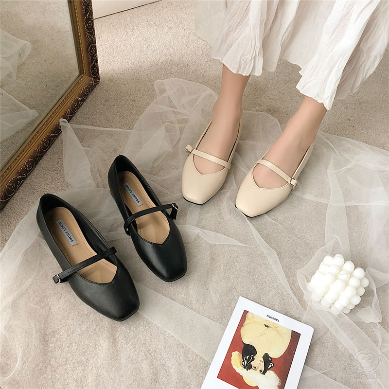 四角いつま先浅口レトロシューズ