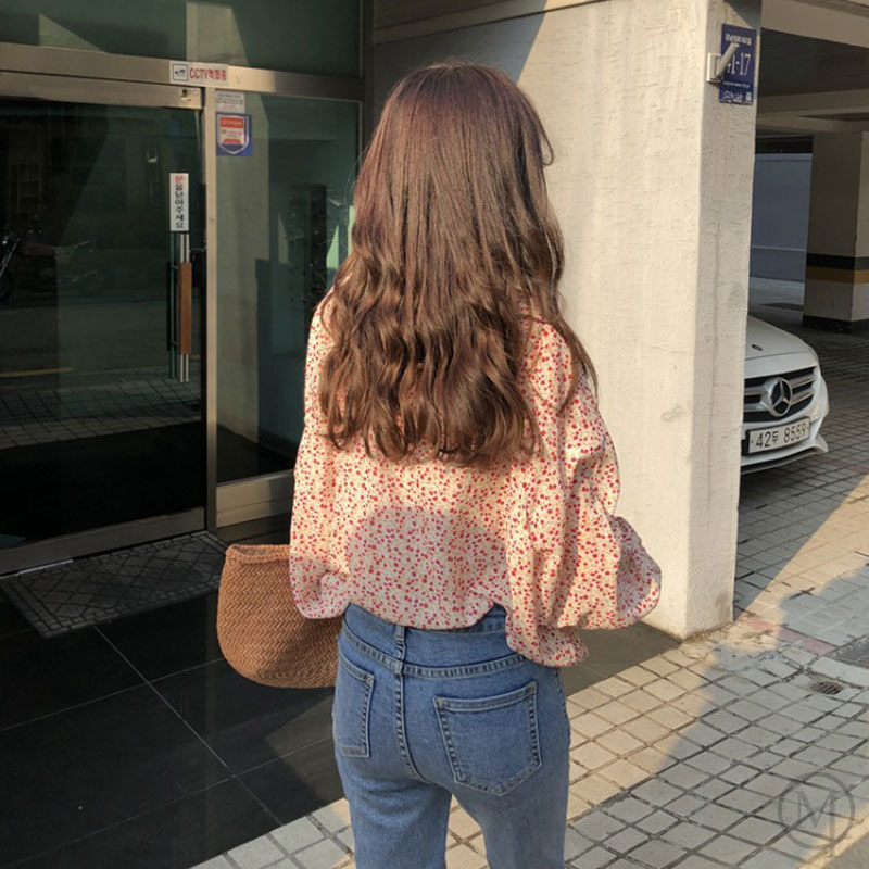 薄手の長袖シフォンシャツ