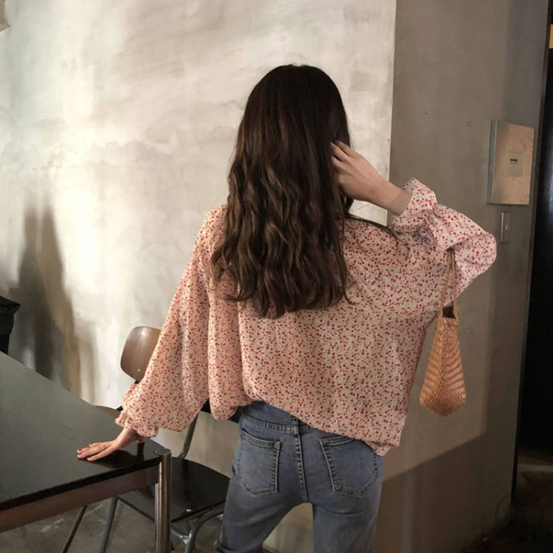 薄手の長袖シフォンシャツ